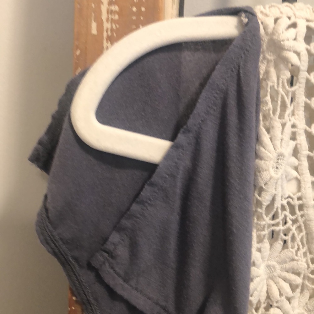 American eagle cream and grey top size medium - Picture 5 of 9